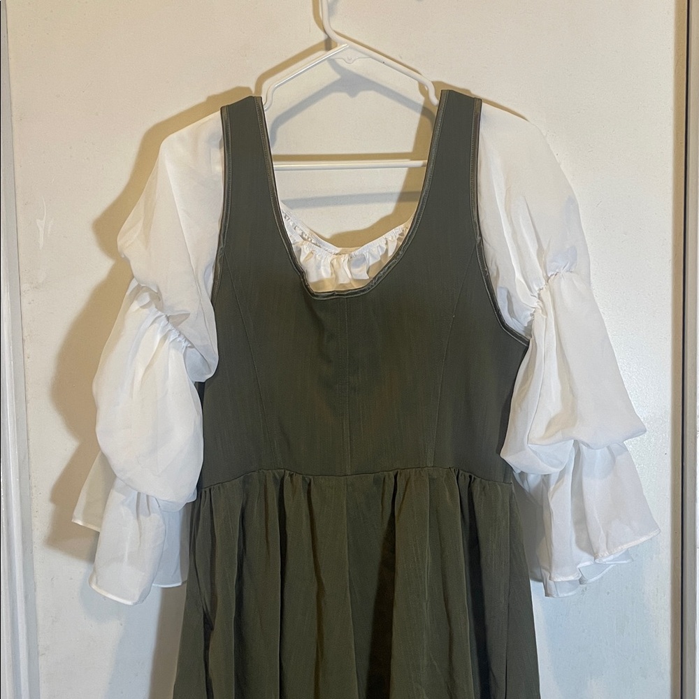 Renissamce dress NWOT - Picture 6 of 12